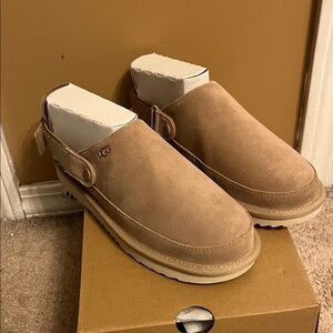 UGG kid size 6 women’s size 7.5 Suede Slip-On Clogs in Sand